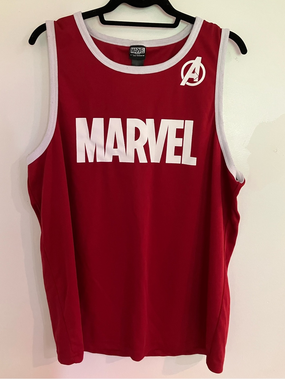 Marvel Avengers Red Athletic Tank Top Men’s Size Large Sleeveless Graphic Shirt